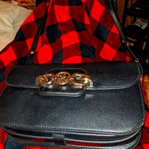 Guess purse 6 " L x 10.5 " W ,